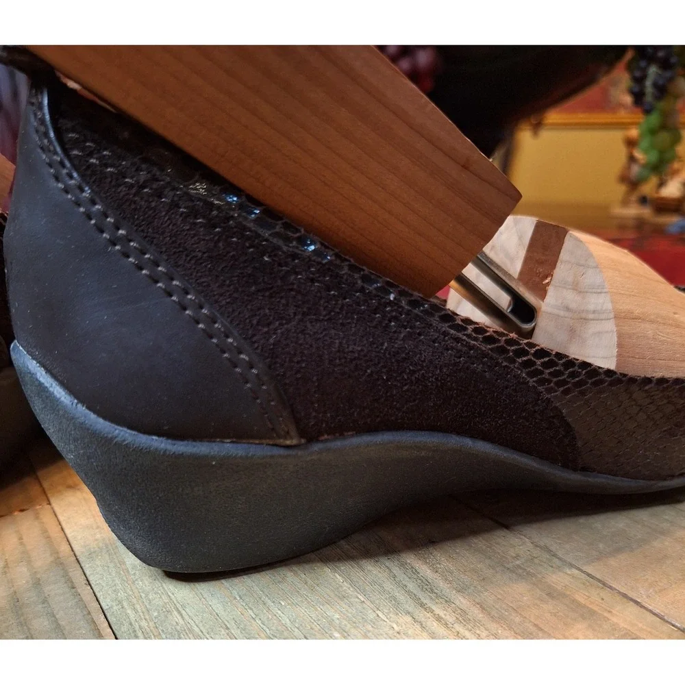 Etienne Aigner Carol Brown Snakeskin Embossed Suede Wedge Pumps Womens 8M